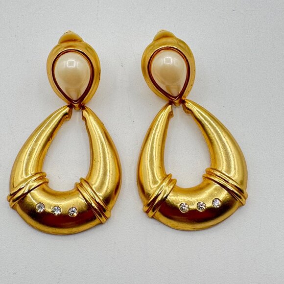 Chunky Dangle Statement Door Knocker Faux Pearl With Rhinestones Runway Gold Ton - Picture 1 of 2